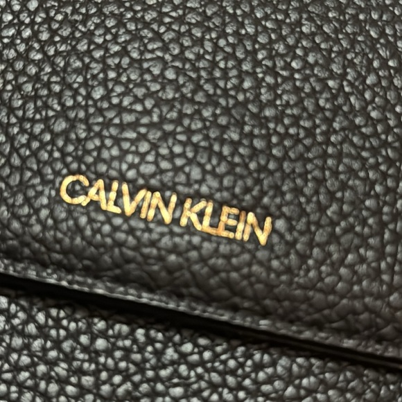 New WOT Calvin Klein Clutch/Crossbody Purse-Black Faux Leather-Chain Strap - Picture 2 of 16